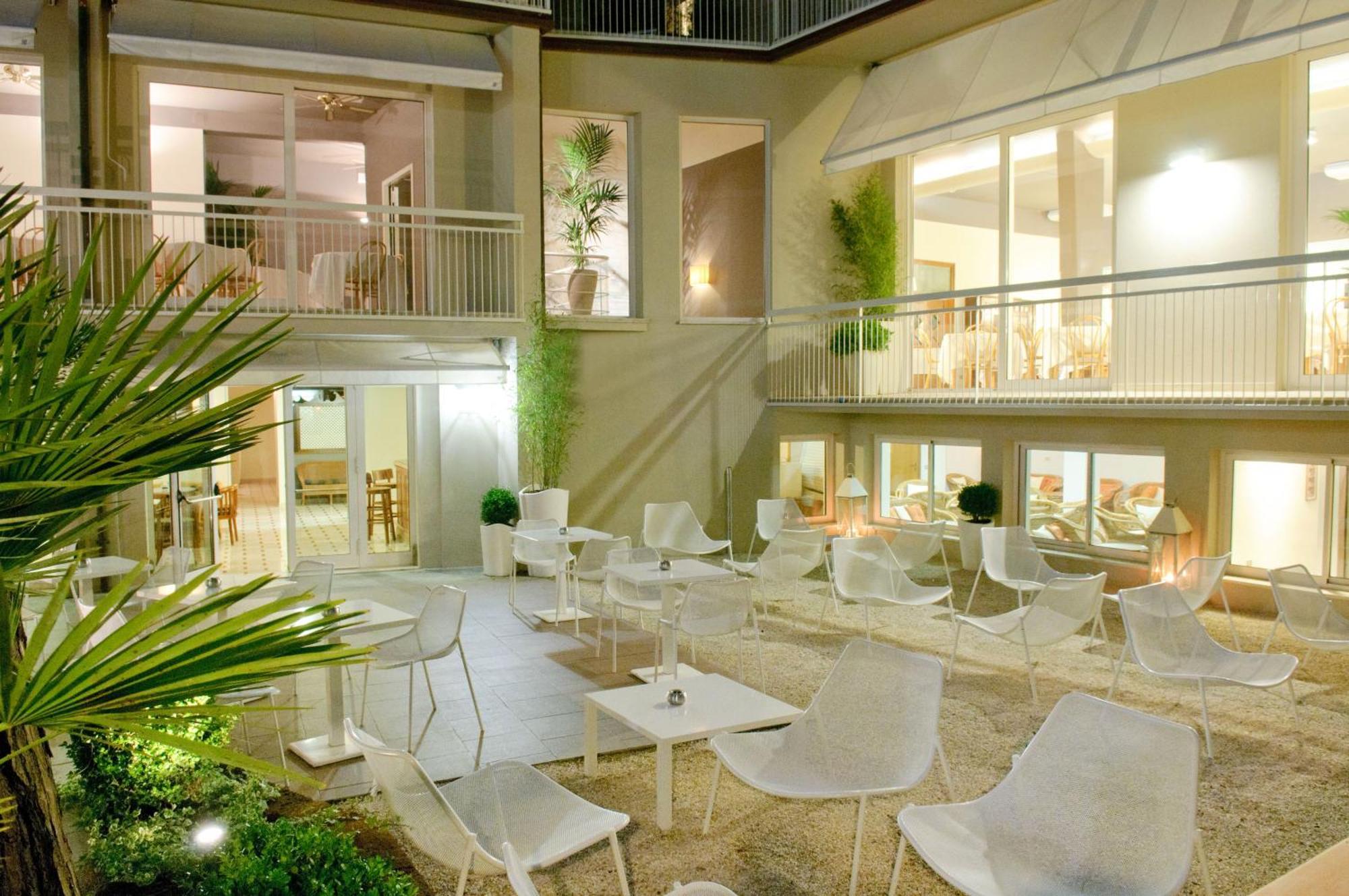 Hotel Trionfal Milano Marittima Dış mekan fotoğraf